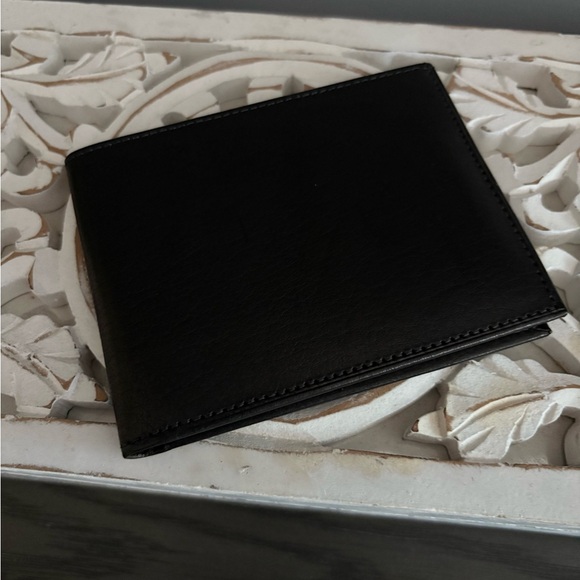 Coach Slim Billfold Wallet- NWT - Picture 1 of 3